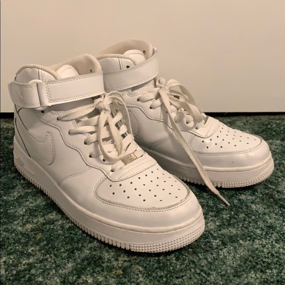 High top Air Force 1’s